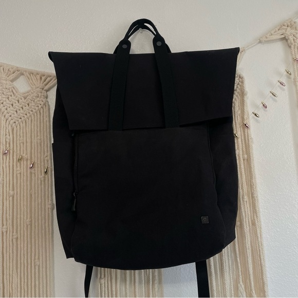 Lululemon Early Embark Mens Black Backpack with luggage strap - Picture 2 of 13